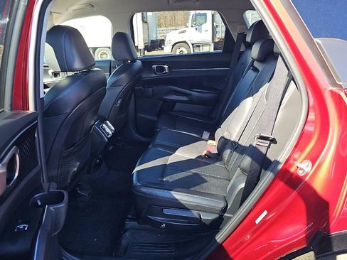 Used 2023 Kia Sorento S image 9