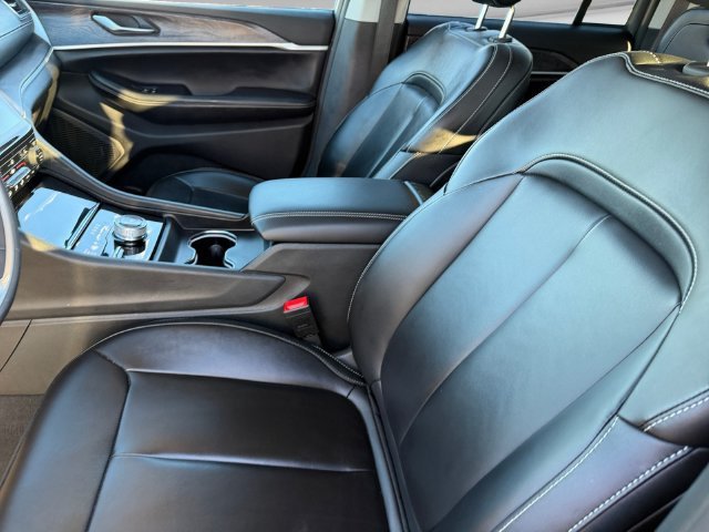 Certified 2023 Jeep Grand Cherokee Limited AWD/4WD image 14