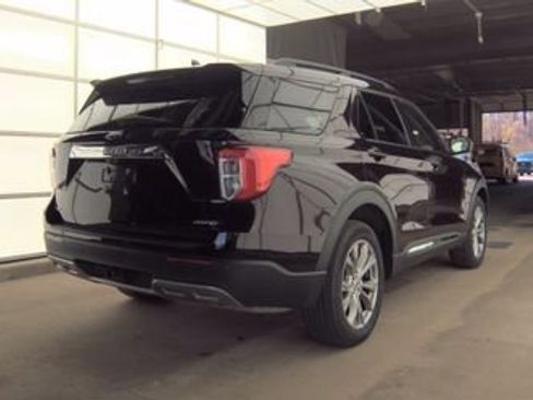 Used 2023 Ford Explorer XLT w/ Equipment Group 202A image 5