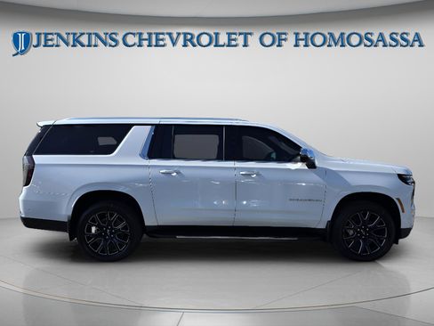 New 2026 Chevrolet Suburban Premier image 2