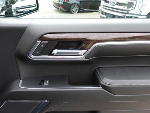 Used 2024 GMC Sierra 1500 Elevation image 25