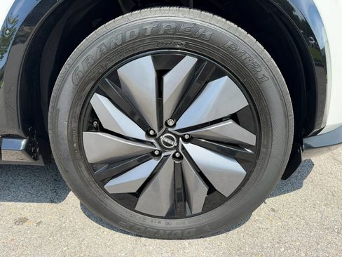 Used 2024 Nissan Ariya AWD image 12