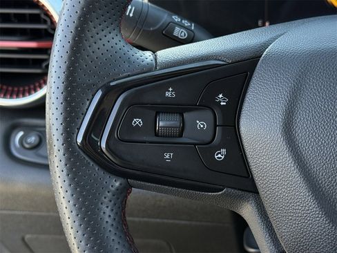 Certified 2025 Chevrolet Trax RS w/ Sunroof Package image 13