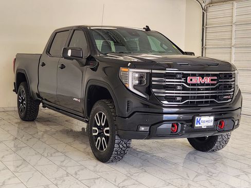 Used 2023 GMC Sierra 1500 AT4 w/ AT4 Premium Package AWD/4WD image 3