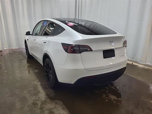 Used 2021 Tesla Model Y Long Range AWD/4WD image 9