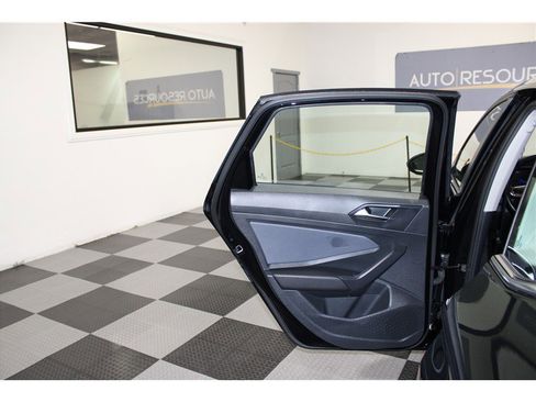 Used 2025 Volkswagen Jetta SE image 13