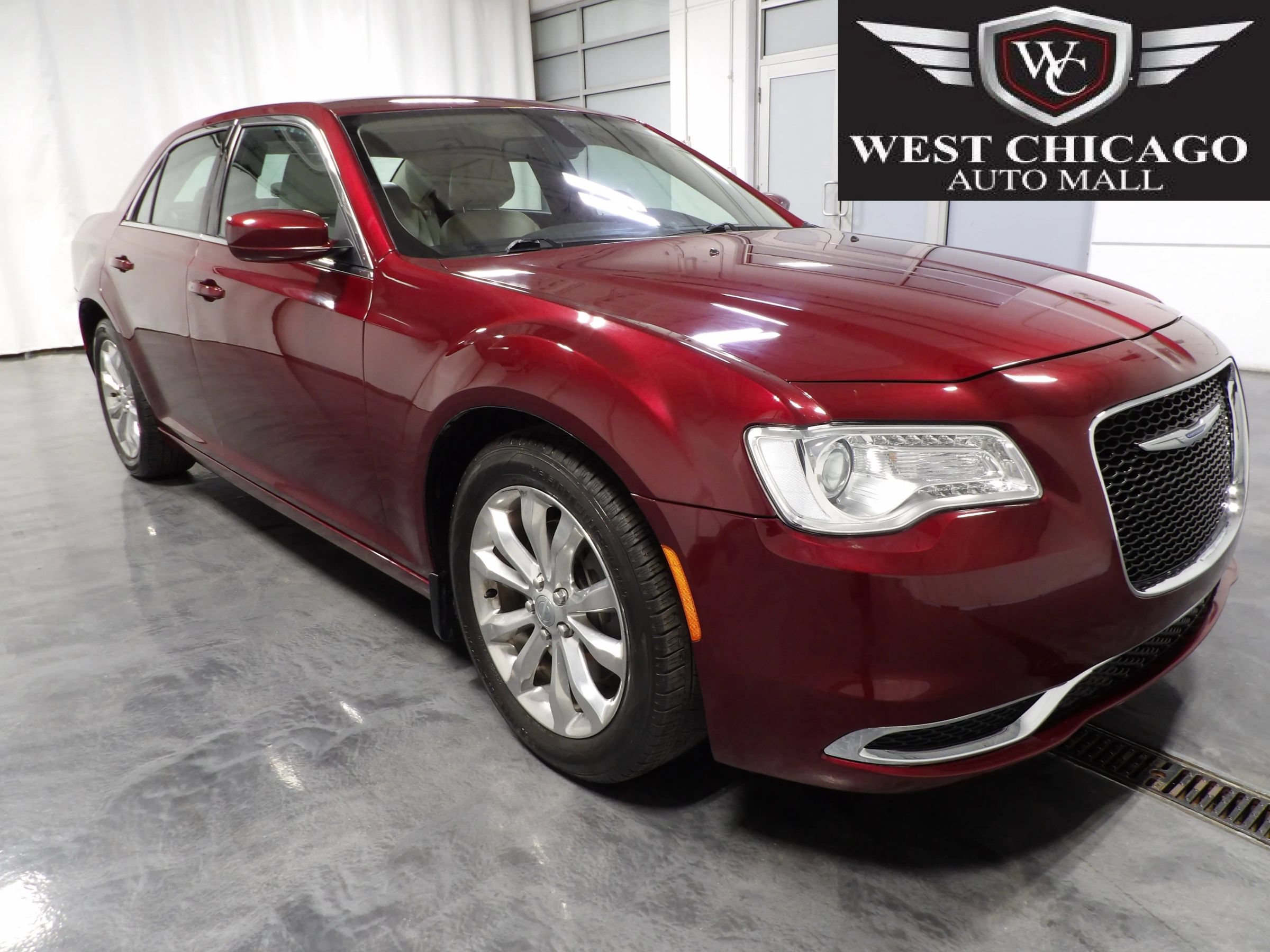 Used 2018 Chrysler 300 Touring L AWD/4WD image 1
