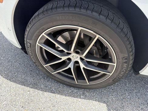 Used 2024 Porsche Macan AWD/4WD image 10