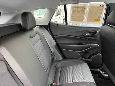 Used 2025 Chevrolet Trax LT image 36