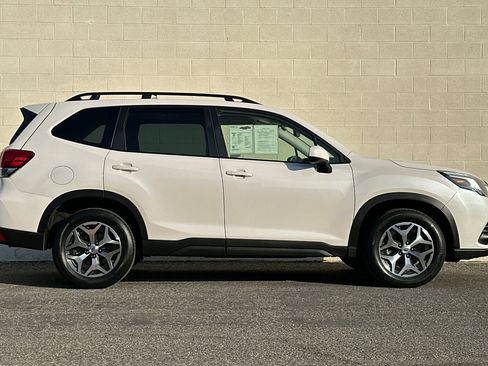 Used 2022 Subaru Forester Premium image 3