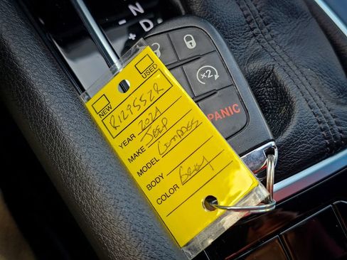 Certified 2024 Jeep Compass Latitude image 35