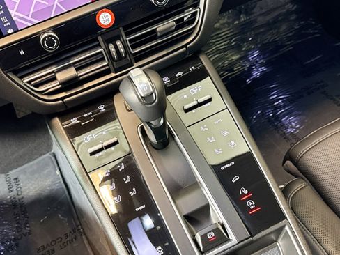 Used 2025 Porsche Macan image 17