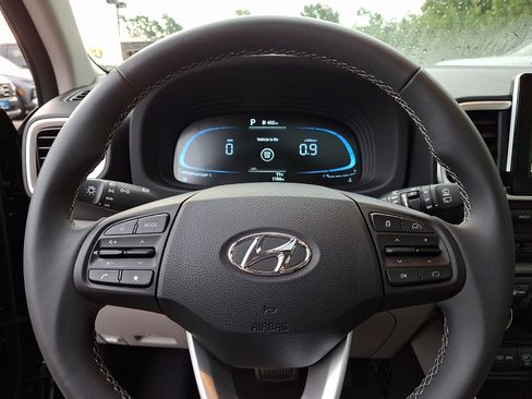 Used 2026 Hyundai Venue SEL FWD image 21