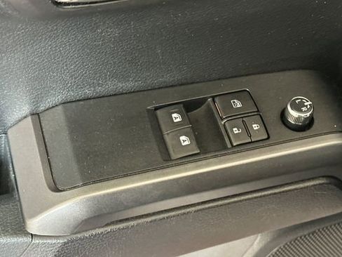 Used 2017 Toyota Tacoma TRD Sport image 12