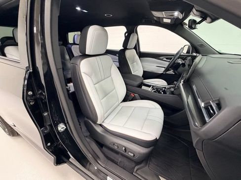 Certified 2025 Chevrolet Traverse High Country AWD/4WD image 30