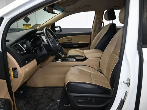 Used 2016 Kia Sedona SX Limited image 11