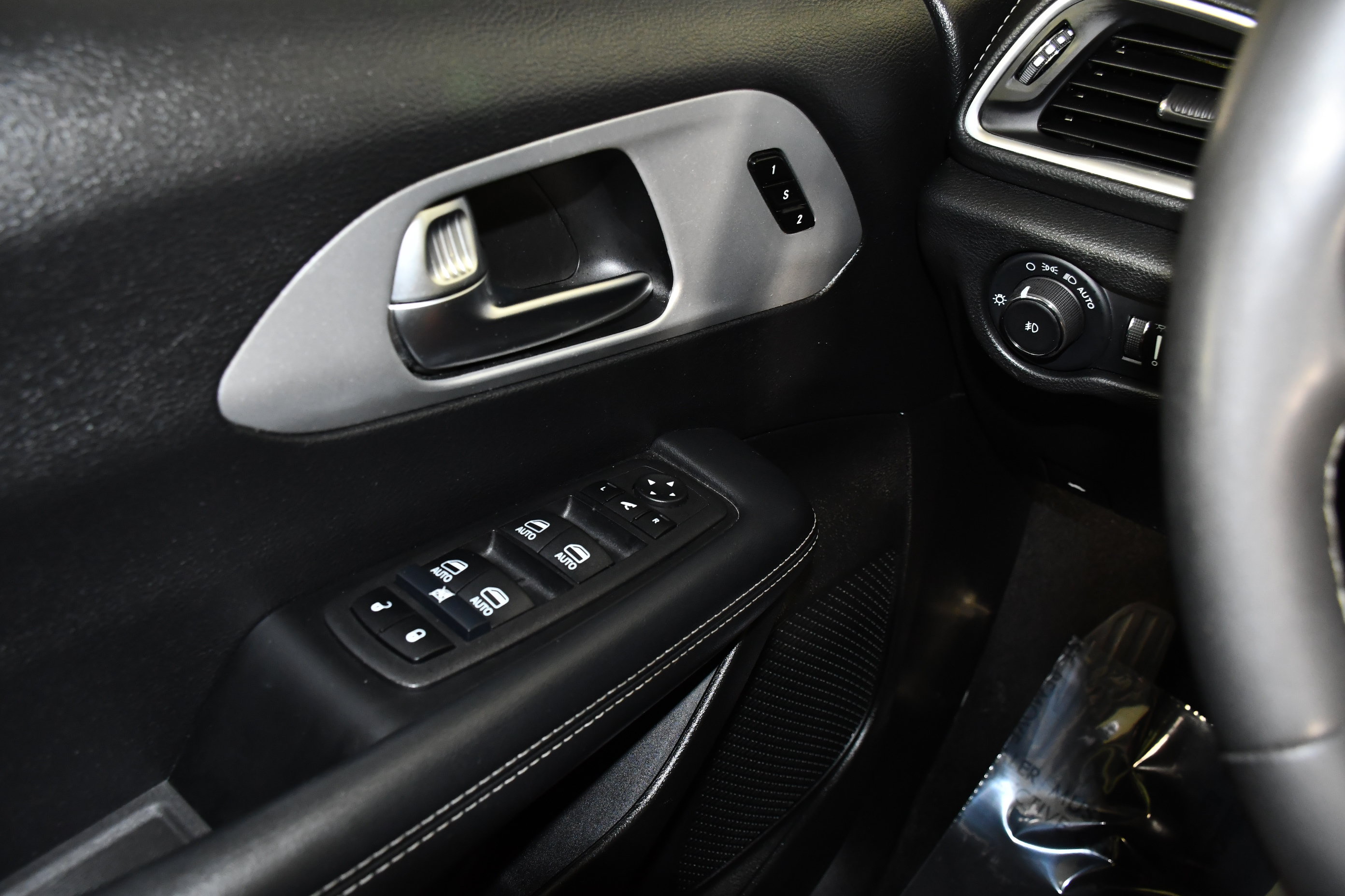 Used 2025 Chrysler Pacifica Limited FWD image 32