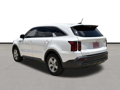 Used 2023 Kia Sorento LX FWD image 7