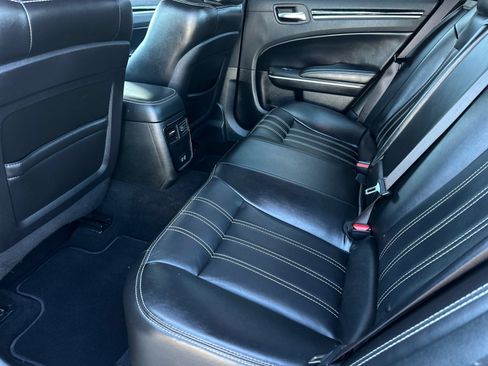 Used 2019 Chrysler 300 S RWD image 11