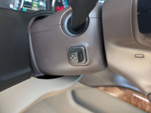 Used 2019 Chevrolet Suburban Premier AWD/4WD image 37