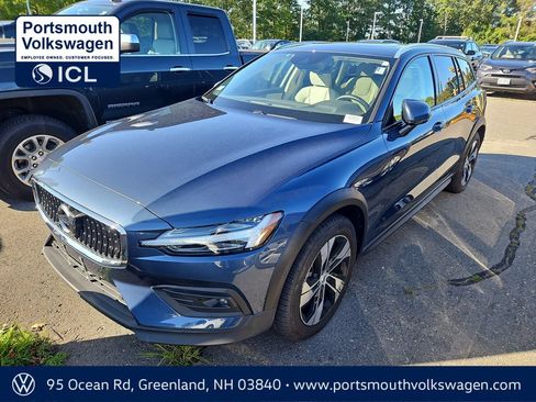 Used 2021 Volvo V60 T5 Cross Country w/ Climate Package AWD/4WD image 1