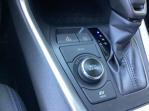 Used 2025 Toyota RAV4 SE w/ Convenience Package AWD/4WD image 19