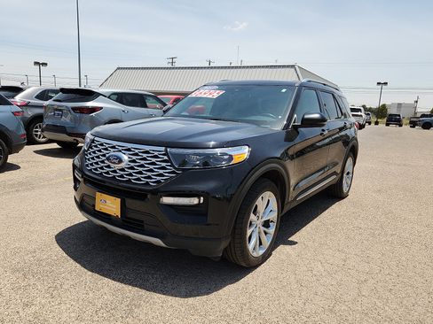 Certified 2023 Ford Explorer Platinum w/ Technology Package AWD/4WD image 3