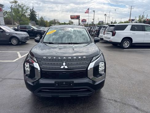 Used 2022 Mitsubishi Outlander ES AWD/4WD image 2