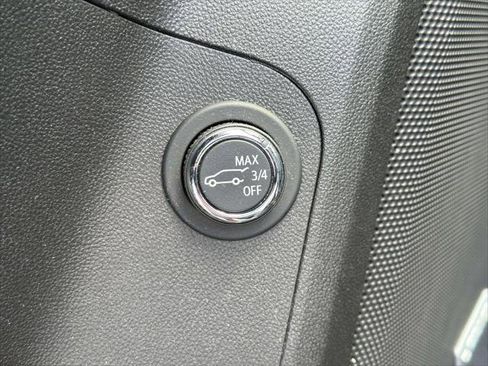 Used 2023 GMC Acadia SLE w/ Driver Convenience Package image 21