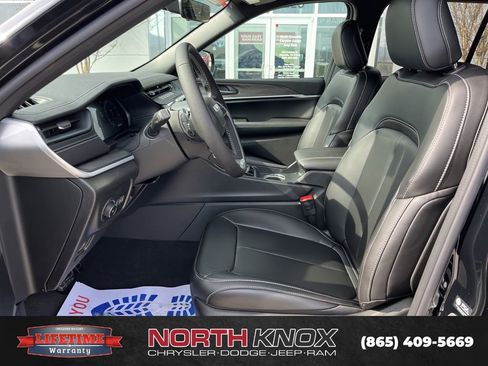New 2026 Jeep Grand Cherokee Limited w/ Limited Altitude Package AWD/4WD image 3