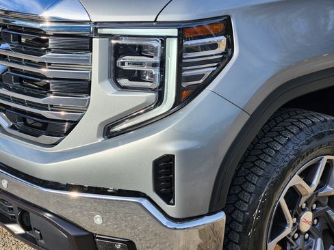 Certified 2026 GMC Sierra 1500 SLT image 28