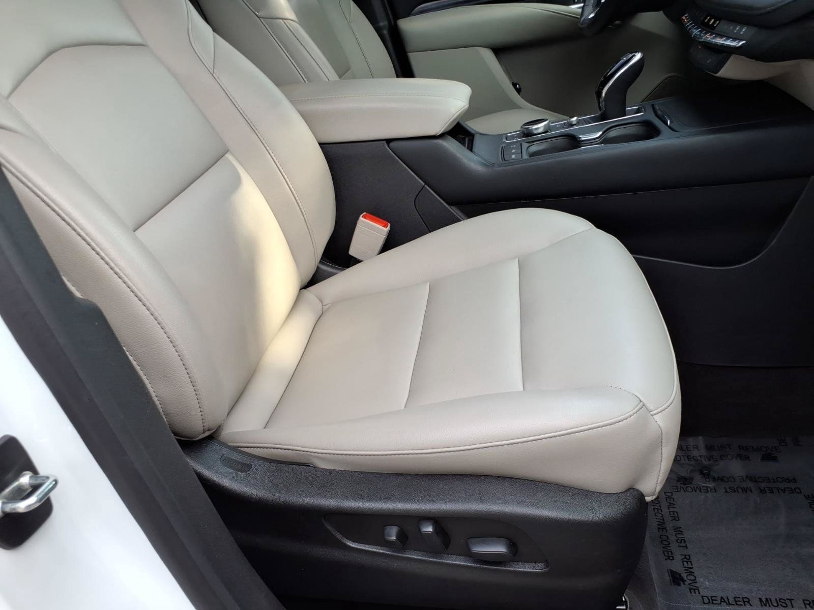 Used 2023 Cadillac XT4 Luxury w/ Cold Weather Package AWD/4WD image 22