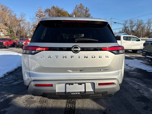 Certified 2025 Nissan Pathfinder SL image 8