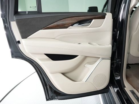 Used 2018 Cadillac Escalade Premium Luxury image 36