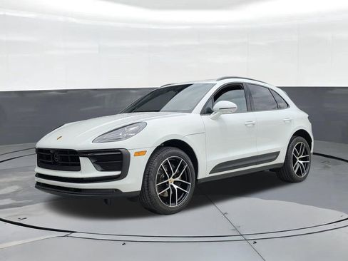 Used 2026 Porsche Macan AWD/4WD image 1