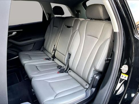 Used 2025 Audi Q7 3.0T Premium Plus AWD/4WD image 19