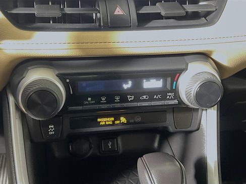 Used 2021 Toyota RAV4 LE image 23