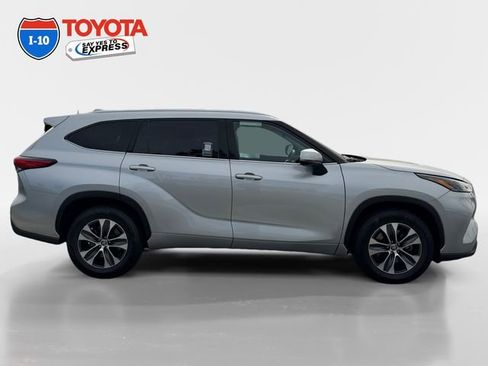 Used 2022 Toyota Highlander XLE image 6