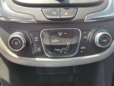 Used 2022 Chevrolet Equinox LT FWD image 16