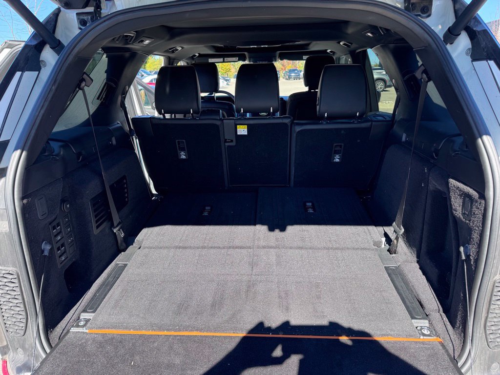 Used 2018 Land Rover Discovery HSE AWD/4WD image 10