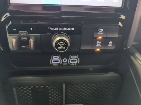 New 2026 RAM 1500 4x4 Crew Cab image 22