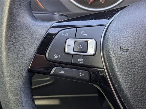 Used 2020 Volkswagen Tiguan SE image 4