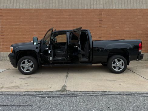 Used 2013 GMC Sierra 2500 Denali w/ Suspension Package, Off-Road AWD/4WD image 7