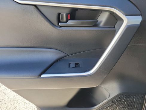Used 2025 Toyota RAV4 LE image 8