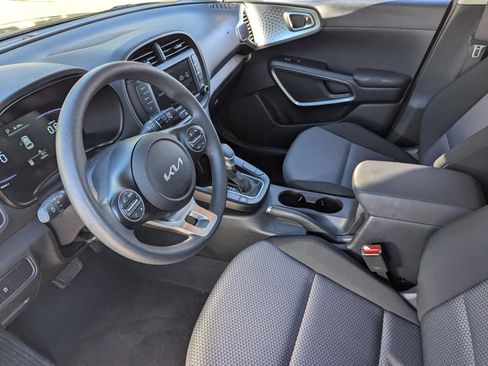 Certified 2025 Kia Soul LX w/ LX Technology Package image 19