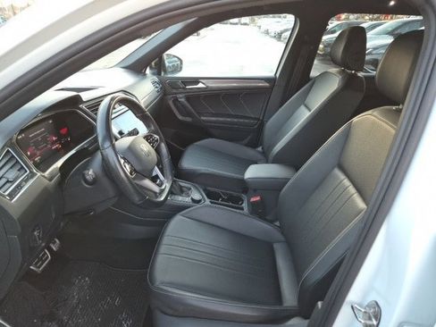 Used 2023 Volkswagen Tiguan SE R-Line image 11