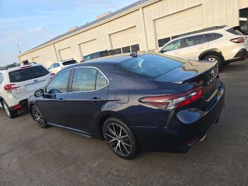 Used 2022 Toyota Camry SE w/ Convenience Package image 5