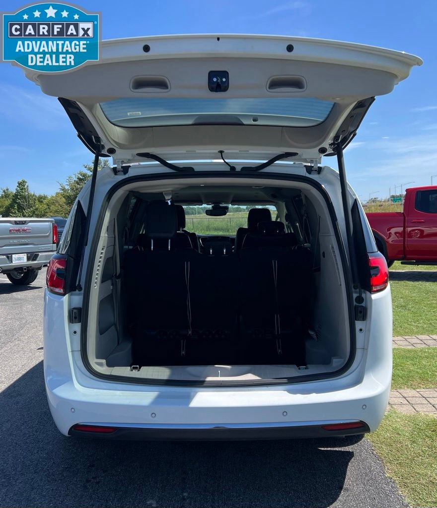Used 2022 Chrysler Pacifica Touring-L FWD image 23