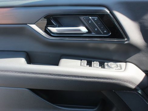 New 2025 GMC Yukon XL Denali w/ Sun & Power Step Package image 19