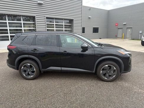 Used 2024 Nissan Rogue SV AWD/4WD image 3